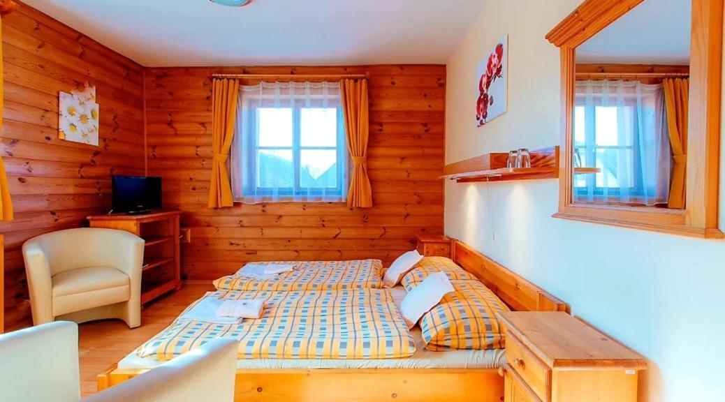 Penzion Una Liptovský Mikuláš Exteriör bild